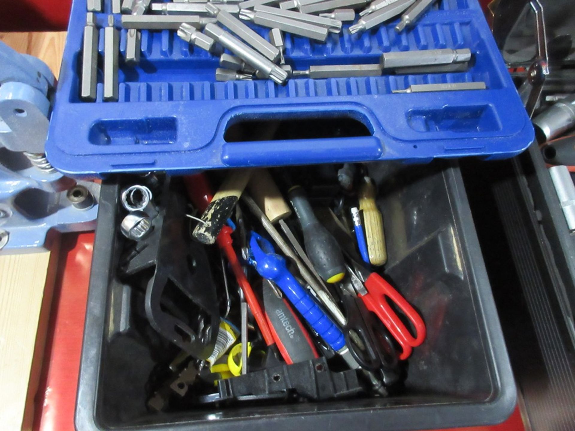 Assorted hand tools to include Kraft Muller sockets, pliers, 50CW drivers, hole cutters, pneumatic - Image 2 of 6