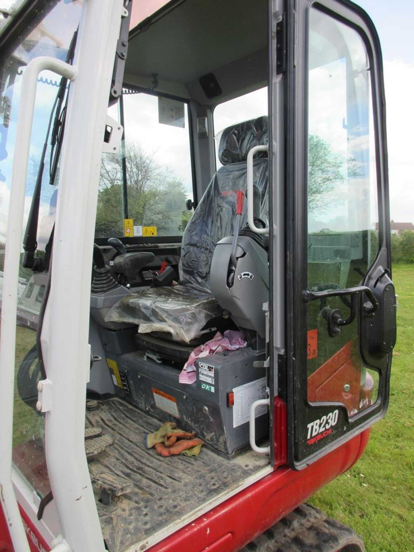 Takeuchi TB230 rubber tracked compact mini digger (2023) - Image 5 of 11