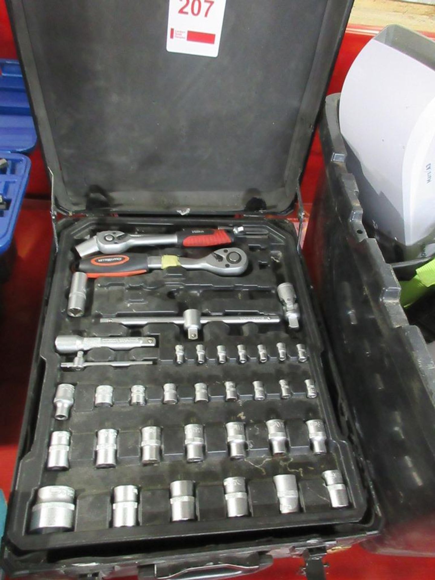 Assorted hand tools to include Kraft Muller sockets, pliers, 50CW drivers, hole cutters, pneumatic - Image 3 of 6