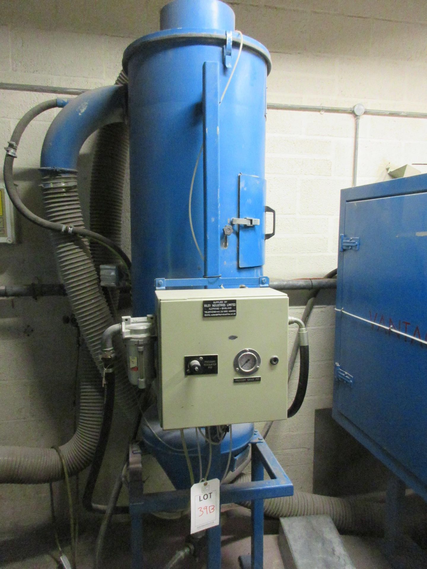 Vantage shot blast cabinet with Franklin & Bell recycling unit, serial no. FBS 016 (1997) and DCE - Bild 4 aus 9