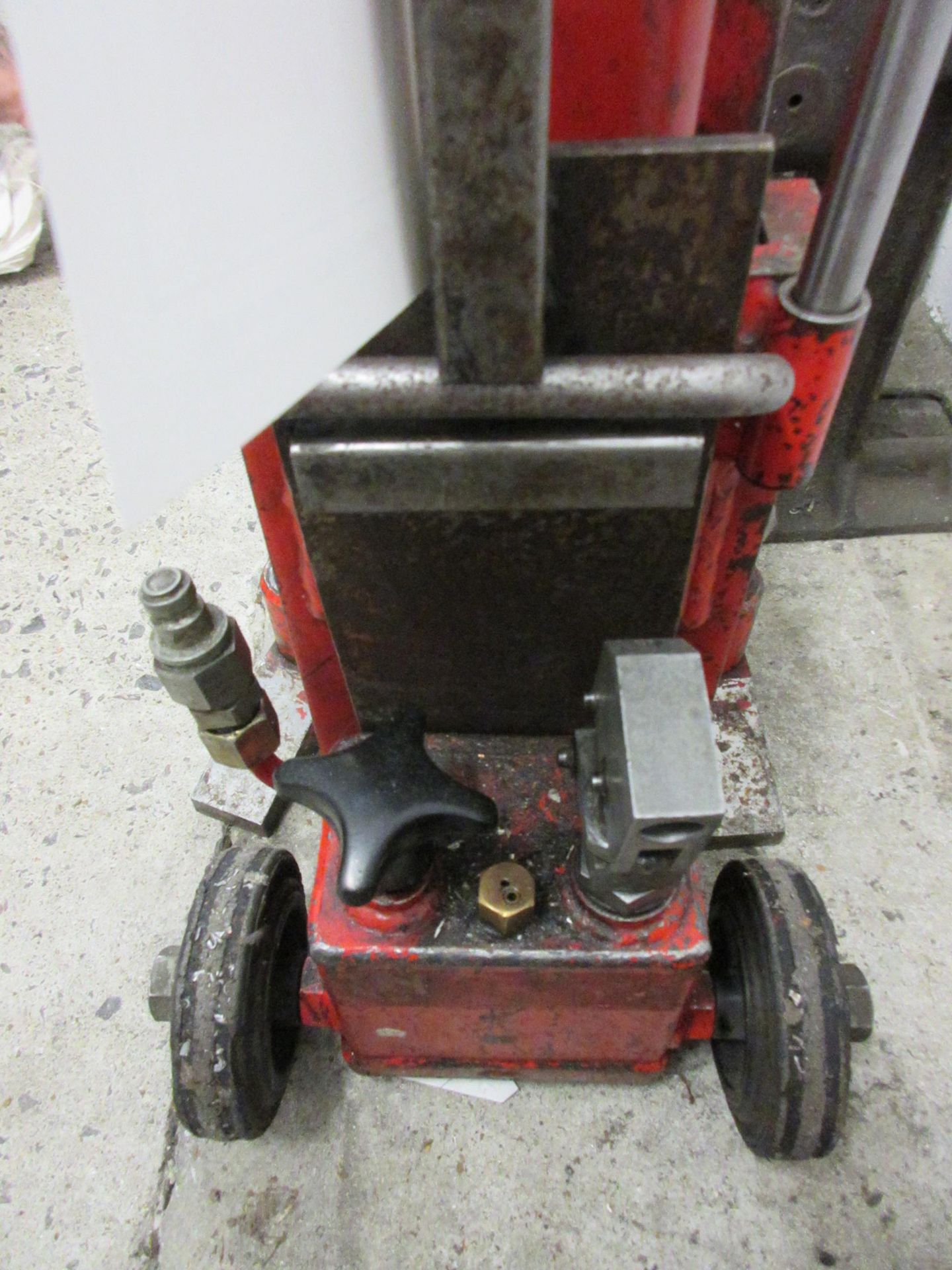 GKS hydraulic wheeled jack, SWL 30kg, type V10, no. 12230 - Bild 3 aus 4