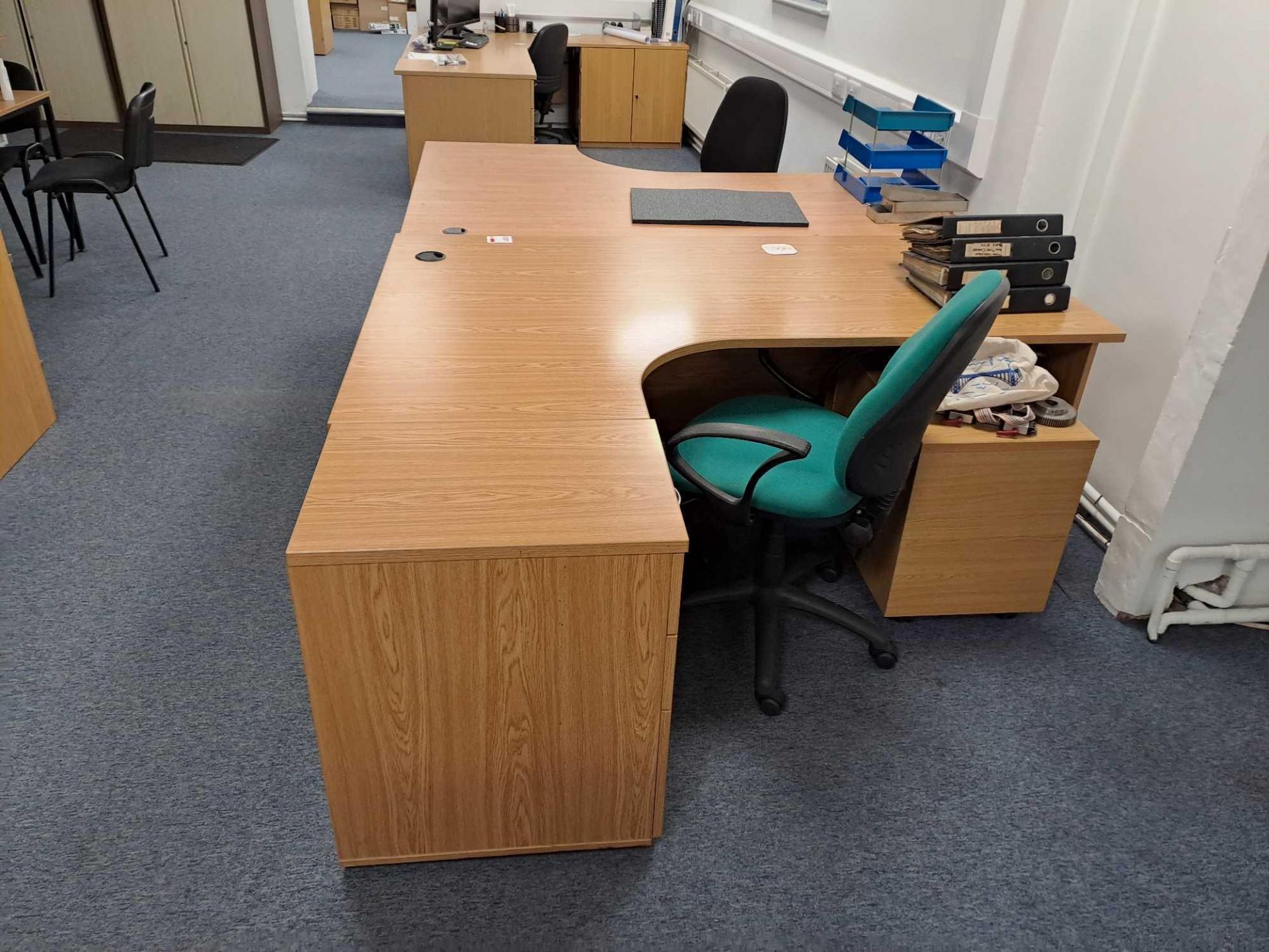 Two wood effect corner desks, one pedestal, two swivel chairs - Image 3 of 5