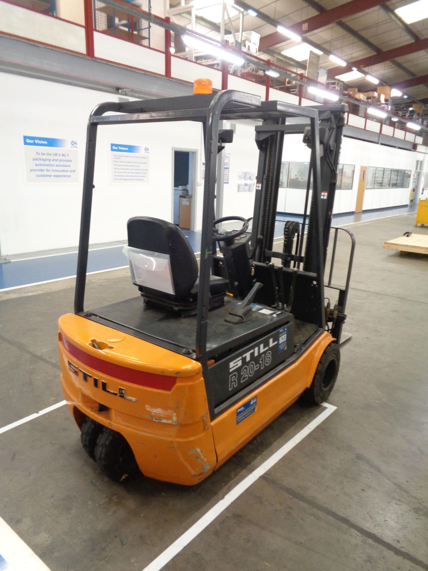 Still R20-18 battery operated triplex forklift truck with side shift serial no. 512004008484 ( - Bild 3 aus 6