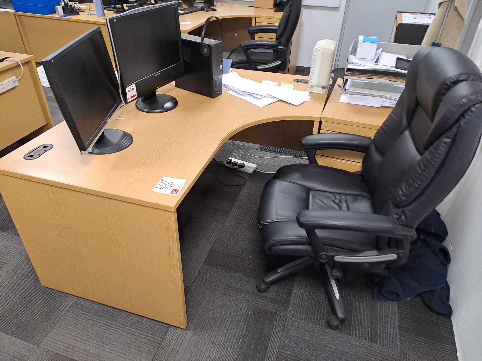 Three wood effect corner desks, 3 pedestals, 3 swivel chairs - Image 5 of 7