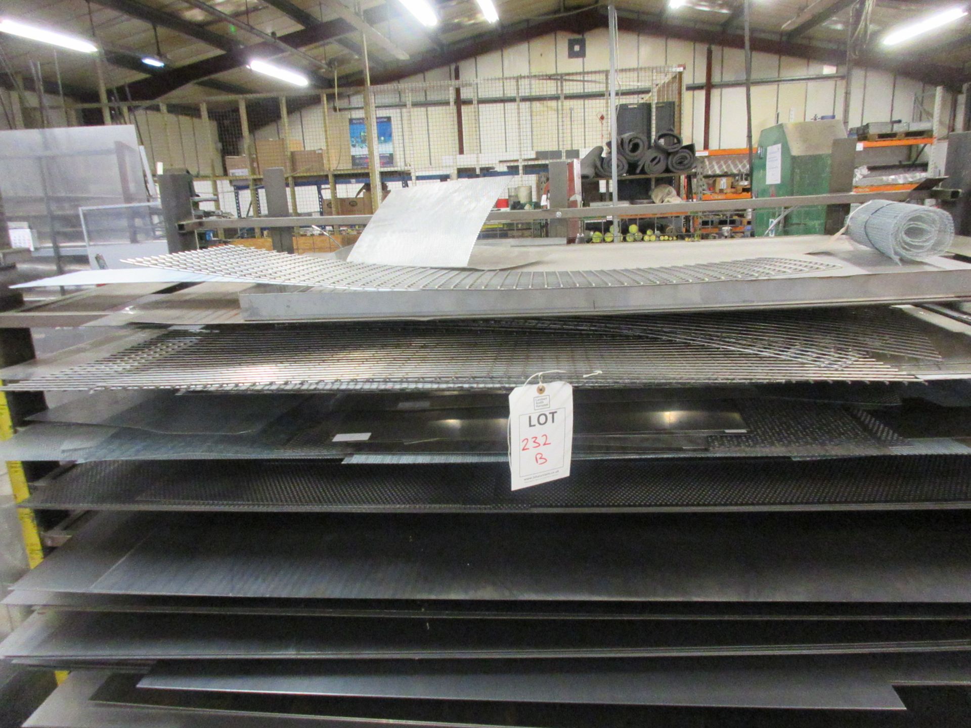 Quantity of assorted plate including aluminium, stainless steel, mild steel, mesh, offcuts etc., - Image 5 of 10