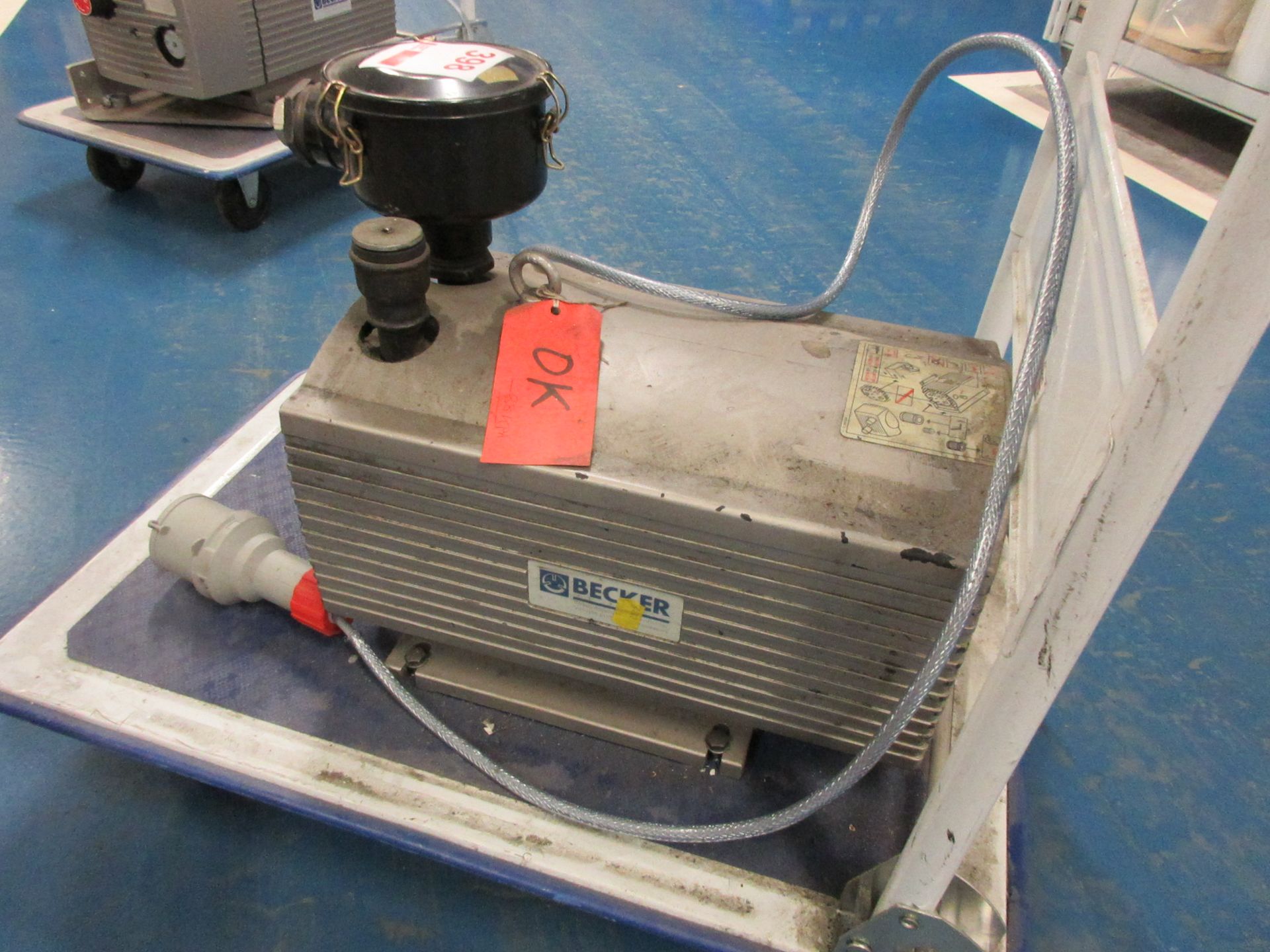 Becker vacuum pump, type VT4.40, serial no. A2103868 inlet capacity 40/48, vacuum 850/mbar (2006), - Bild 2 aus 4