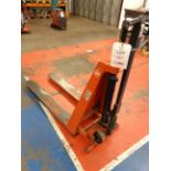 B T Products HL 10/3 pallet lifter, 1000kg capacity NB: This item has no record of Thorough