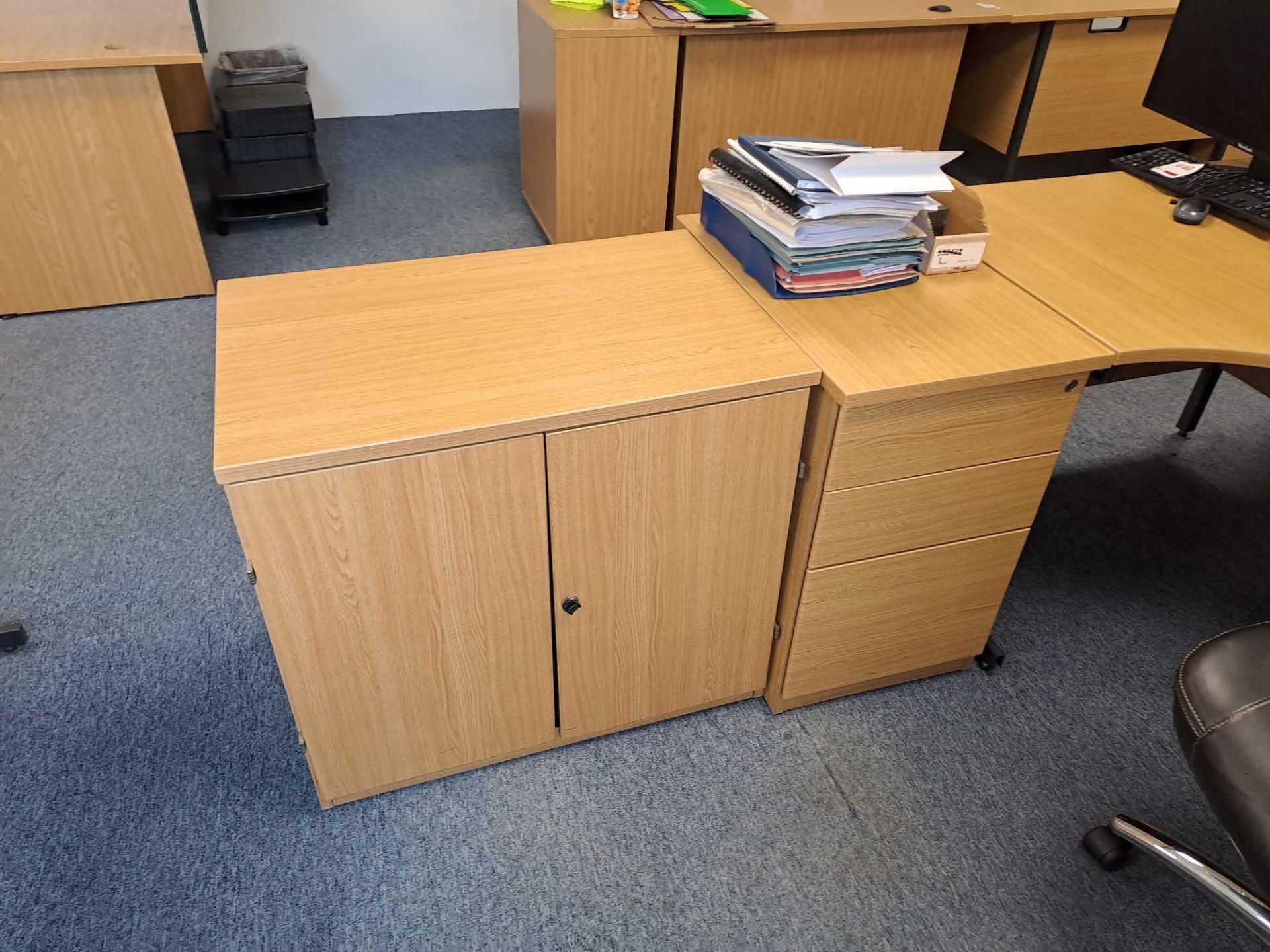 Two wood effect corner desks, two swivel chairs, four pedestals - Image 3 of 5