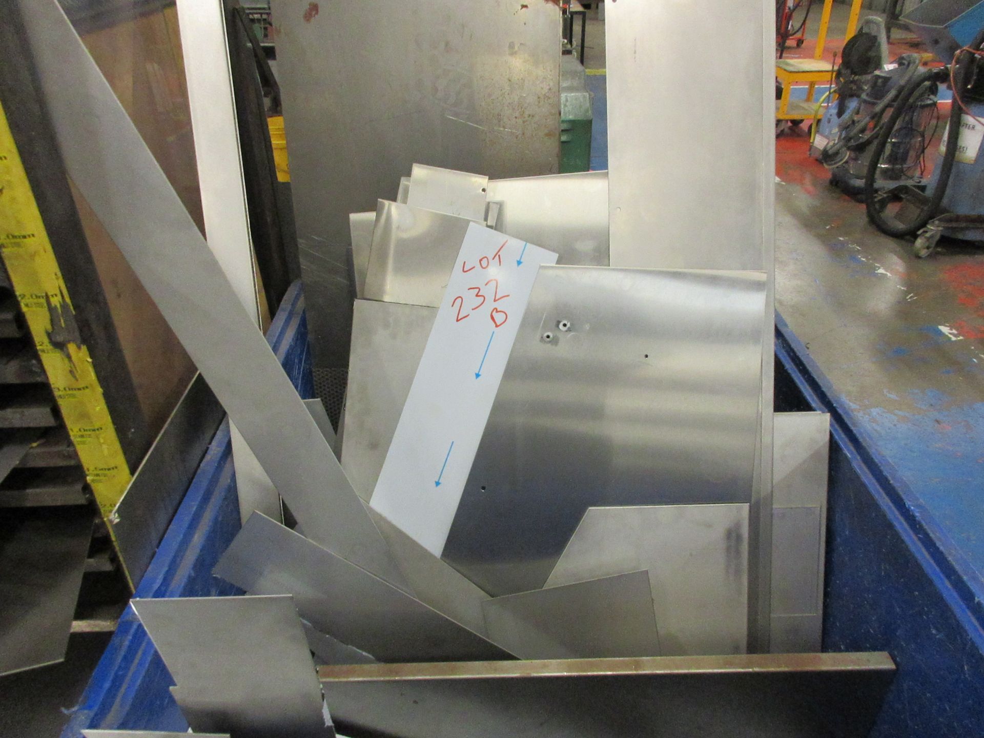 Quantity of assorted plate including aluminium, stainless steel, mild steel, mesh, offcuts etc., - Image 8 of 10