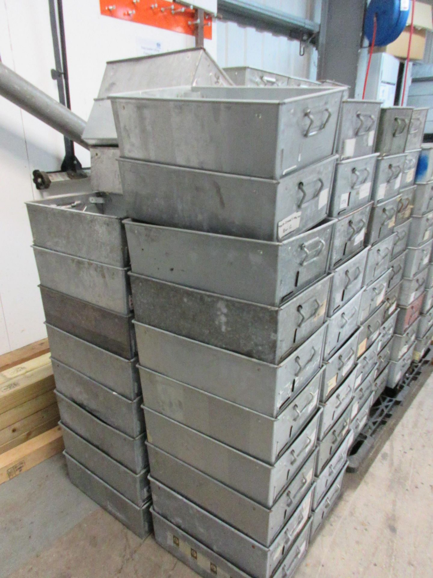 Quantity of tote pans - Image 2 of 4