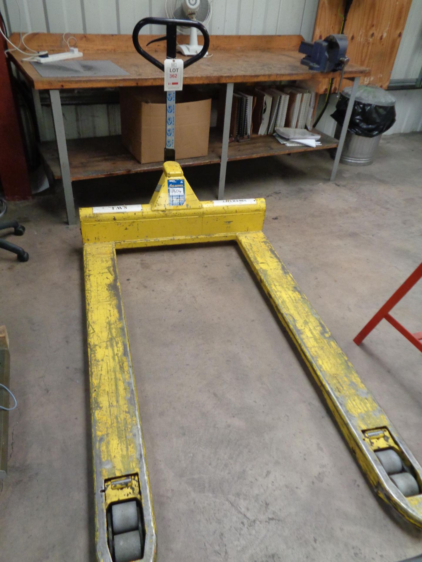 Fork pallet truck, 3000kg capacity wide