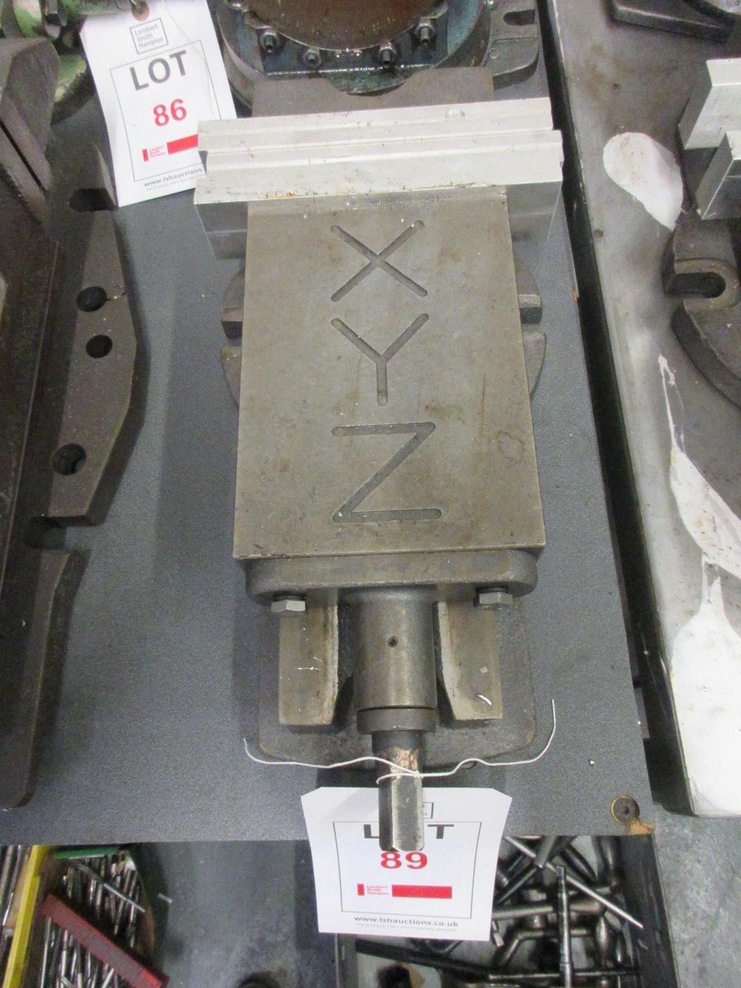 XYZ machine vice, 8"