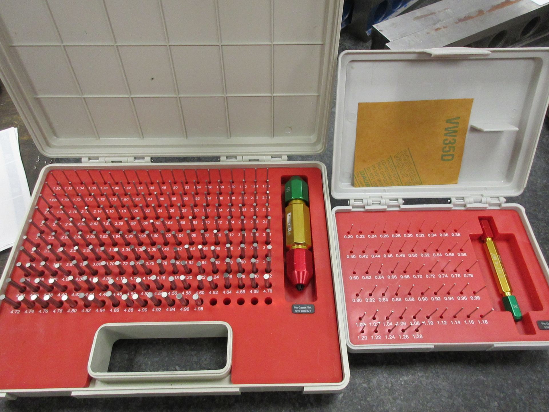 Two SPi pin gage sets