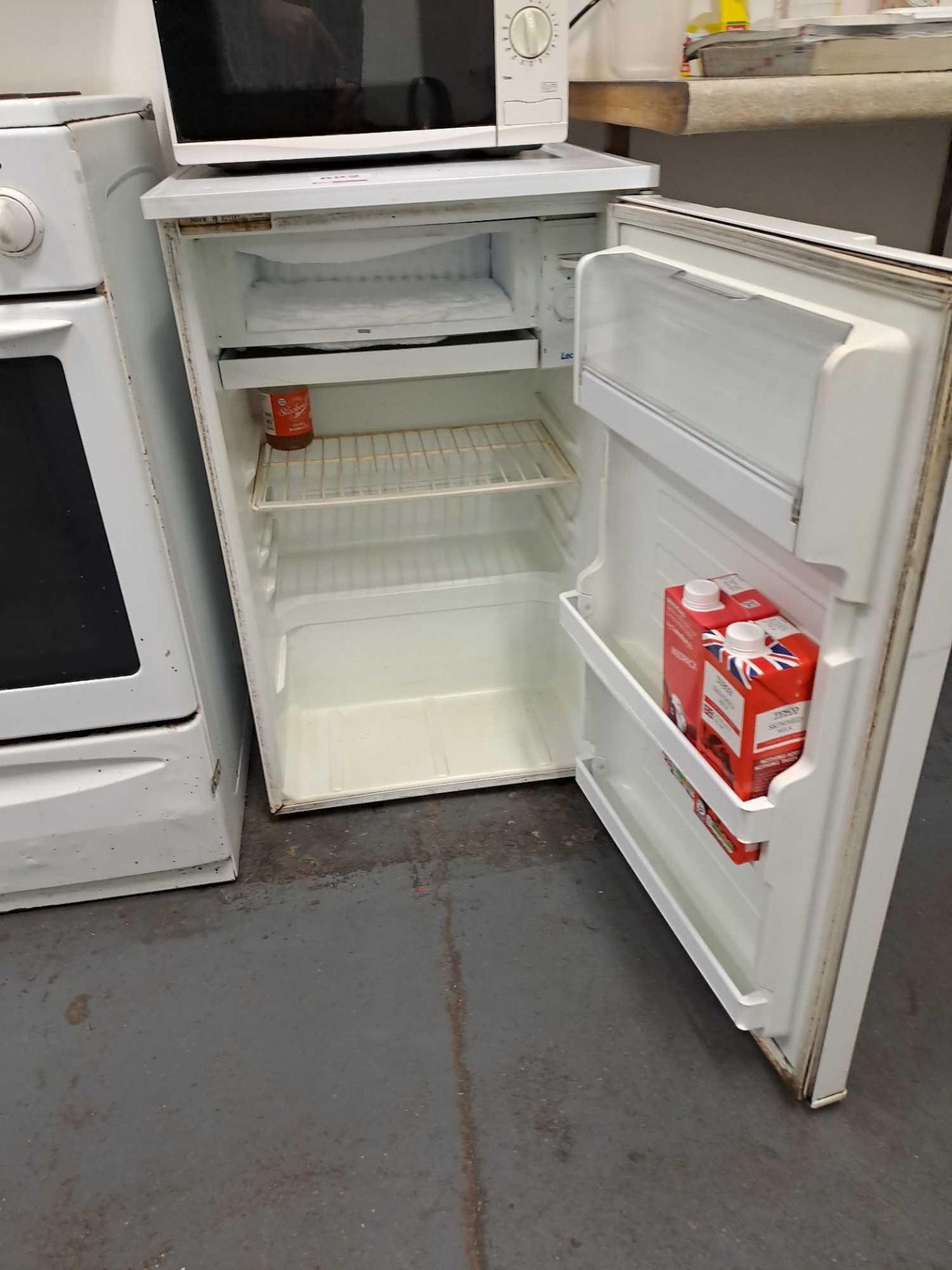LEC undercounter fridge with Russell Hobbs toaster, and unbranded microwave - Image 3 of 4