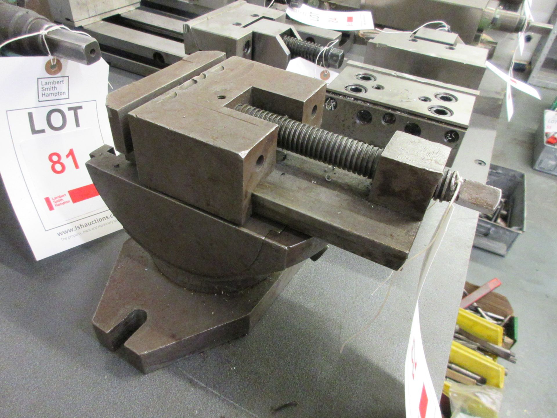 Tilting machine vice, 4½"