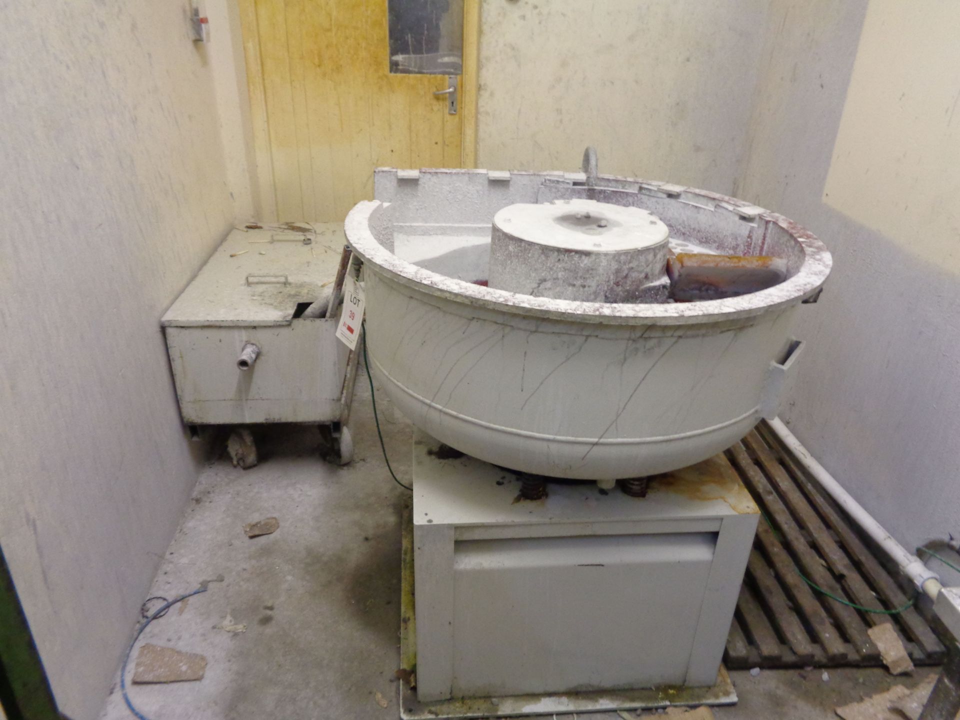Walter Trowal CD200 circular bowl vibratory finishing machine serial no. WTV 1493 (10-96) diameter - Image 2 of 4