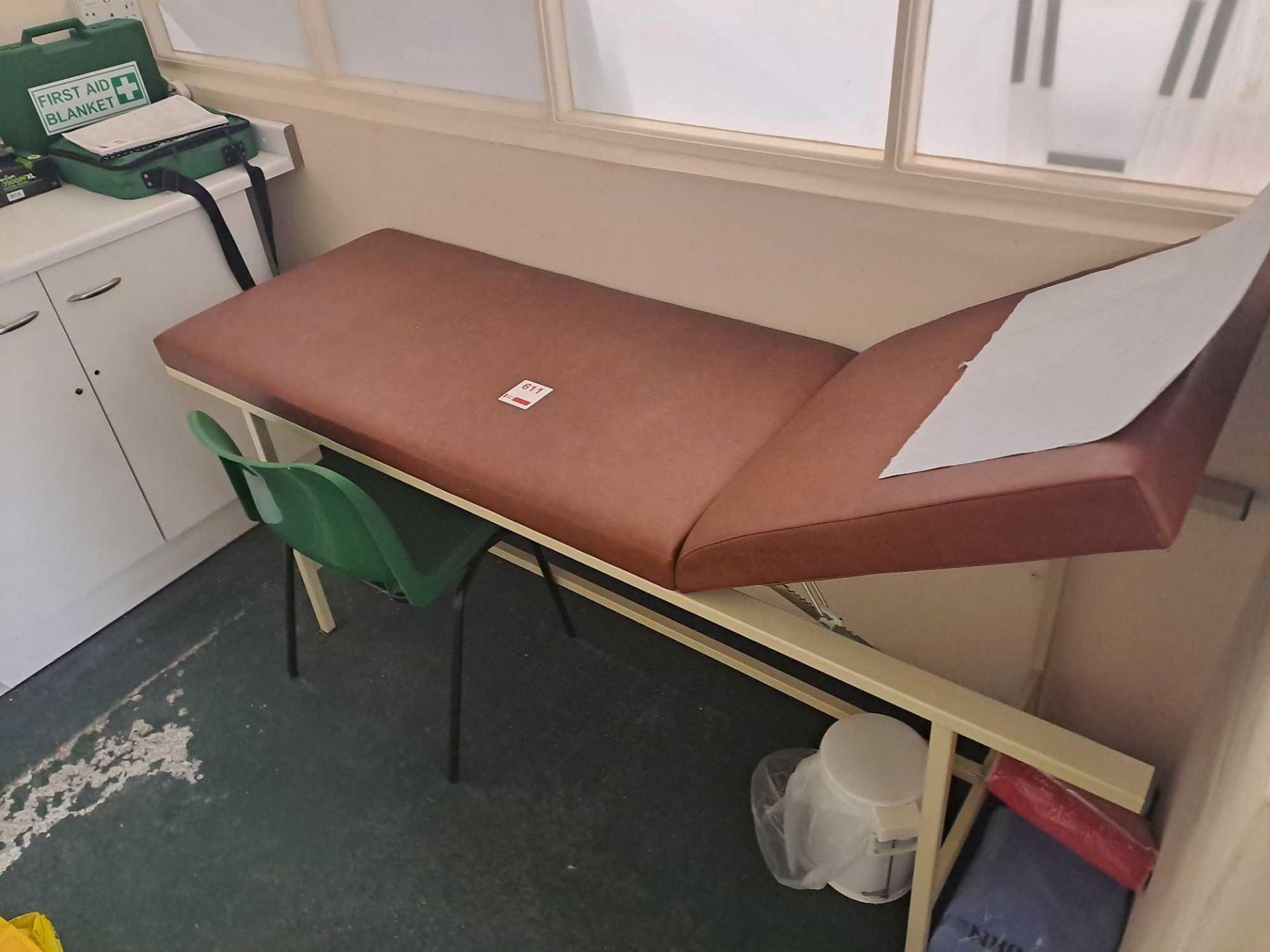 Full length First Aid patient bed