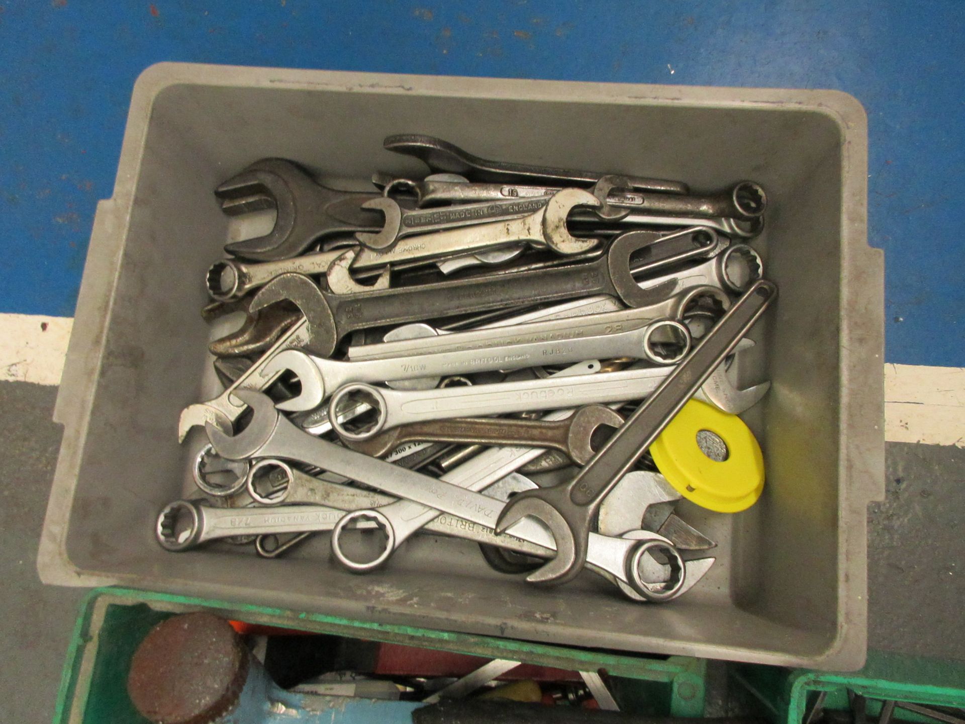 Assorted hand tools including spanners, allen keys, mallets, etc. - Bild 2 aus 6