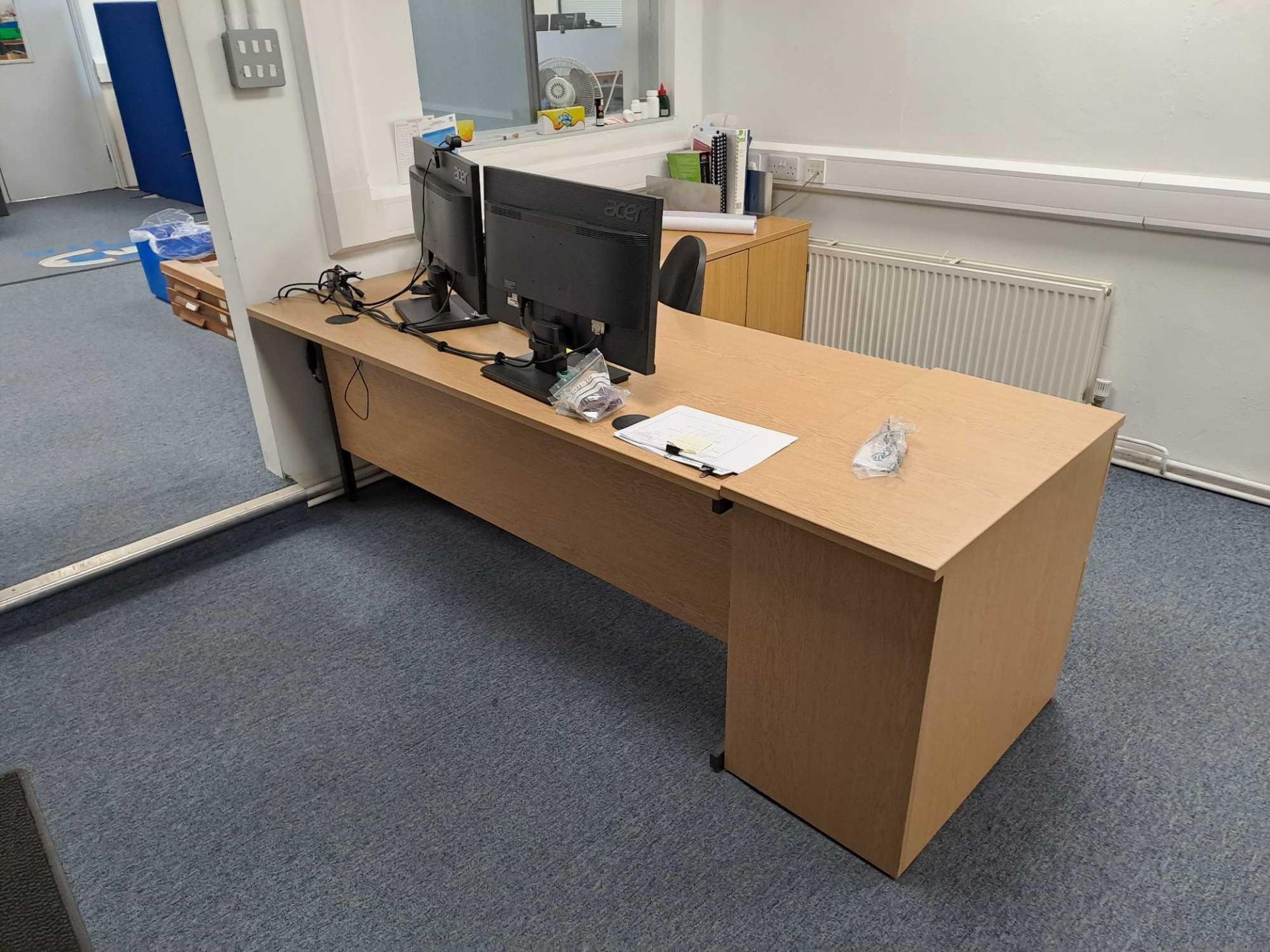 Wood effect corner desk, two pedestals, one swivel chair - Image 2 of 3