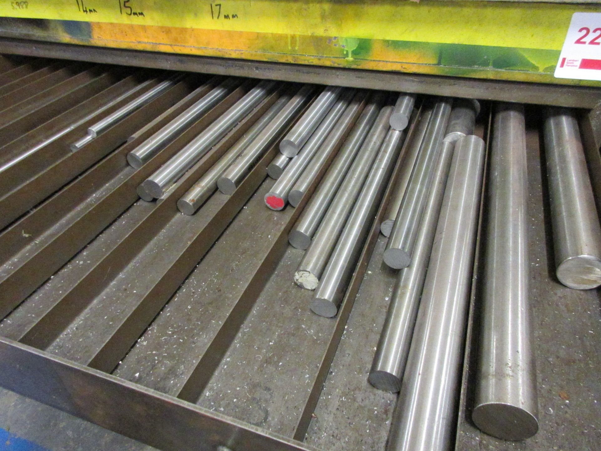 Bay of assorted bar stock including steel, EN40, brass, stainless steel, etc., various diameter & - Image 12 of 15