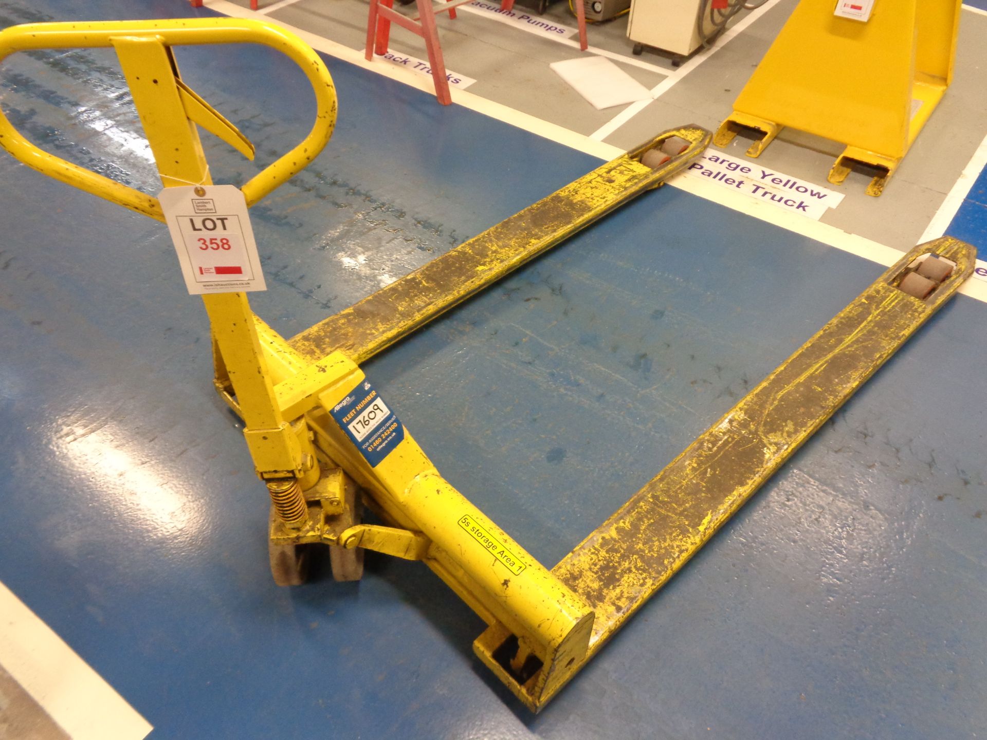 Hydraulic extra wide pallet truck, 3000kg capacity