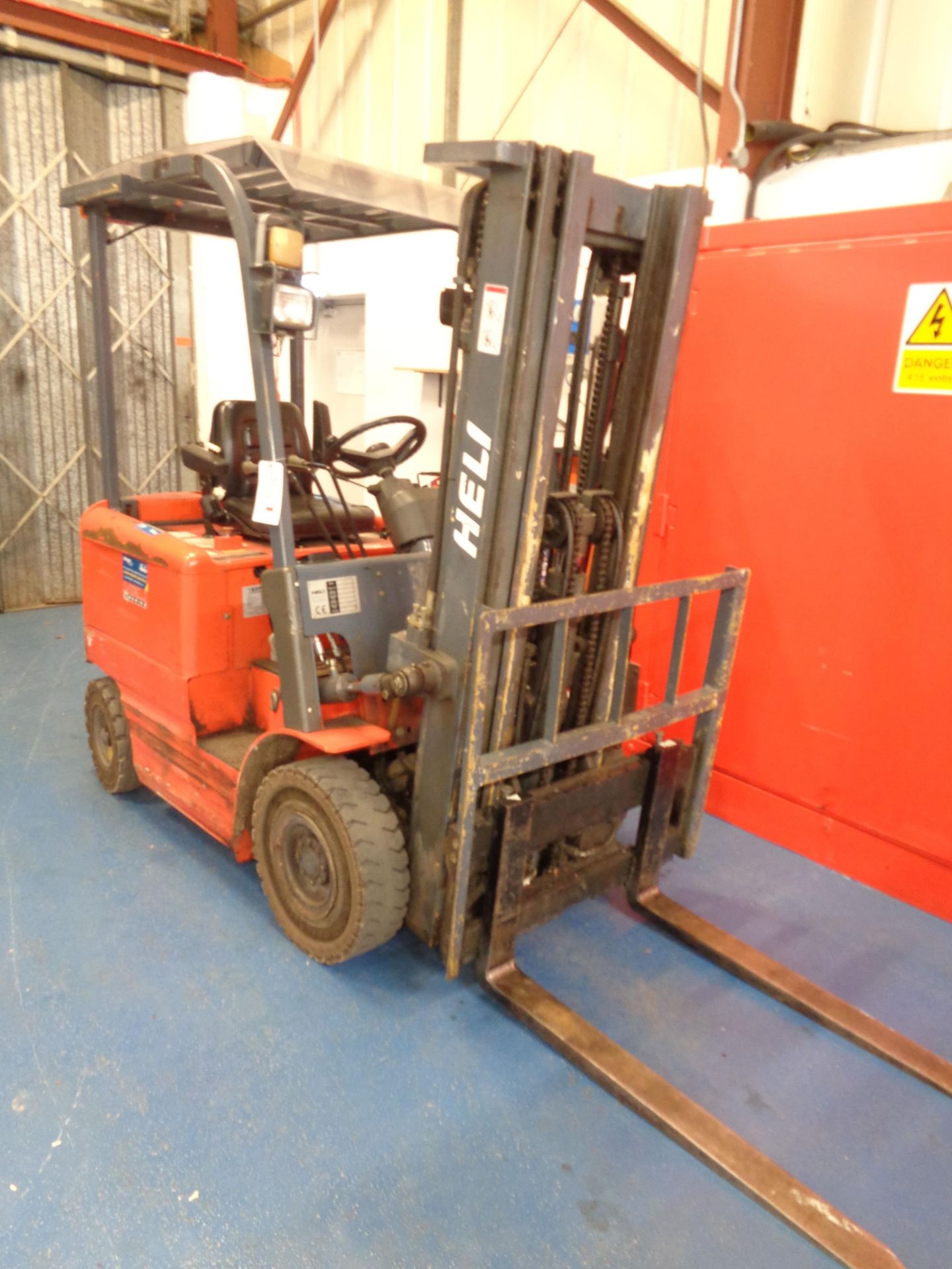 Heli HFB18 battery operated triplex mast forklift truck with side shift serial no. K0410 (2010)