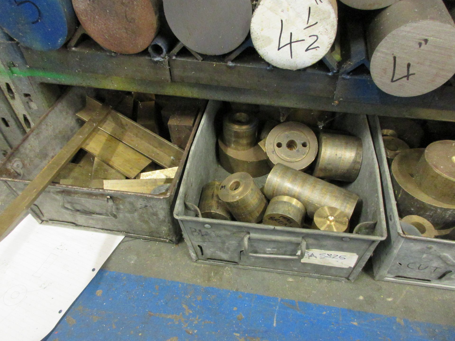 Bay of assorted bar stock including steel & aluminium, ranging dia 1½" - 5½" (including rack) - Image 11 of 12