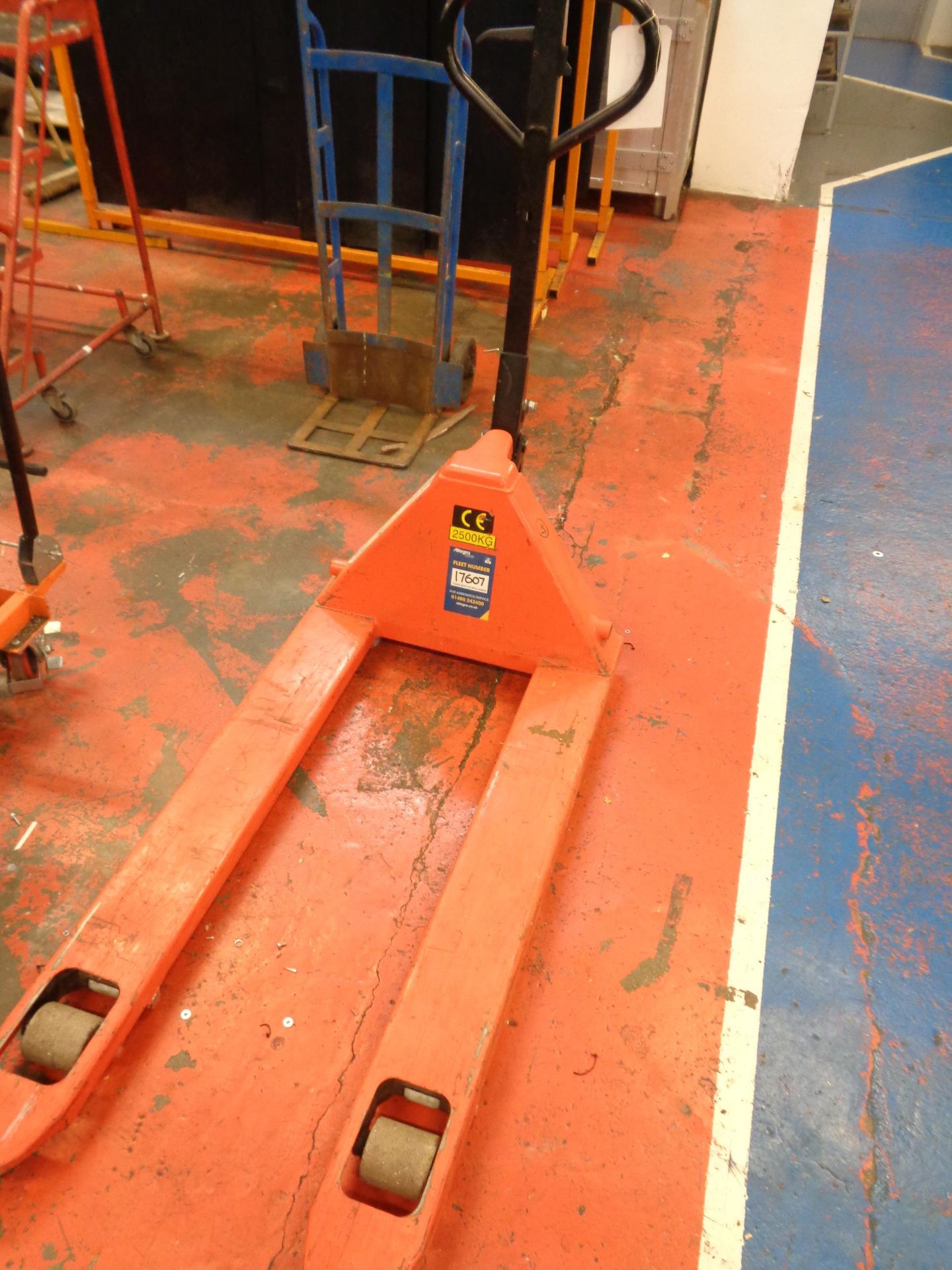 AC hydraulic pallet truck, 2500kg capacity (2013) - Image 2 of 4