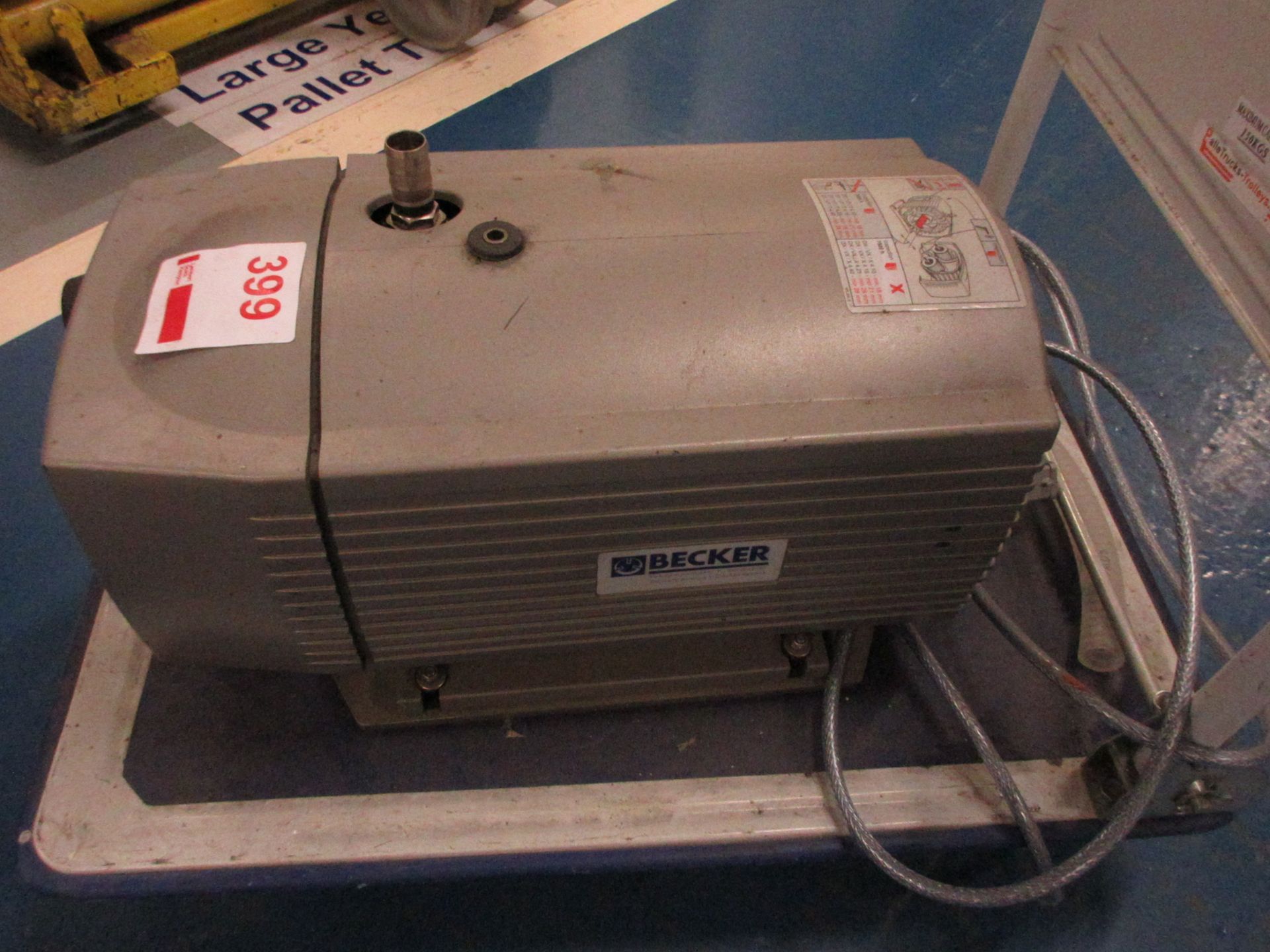 Becker vacuum pump, type VT40-25, serial no. B2413854 inlet capacity 25/30, max vacuum 150/ - Image 2 of 4