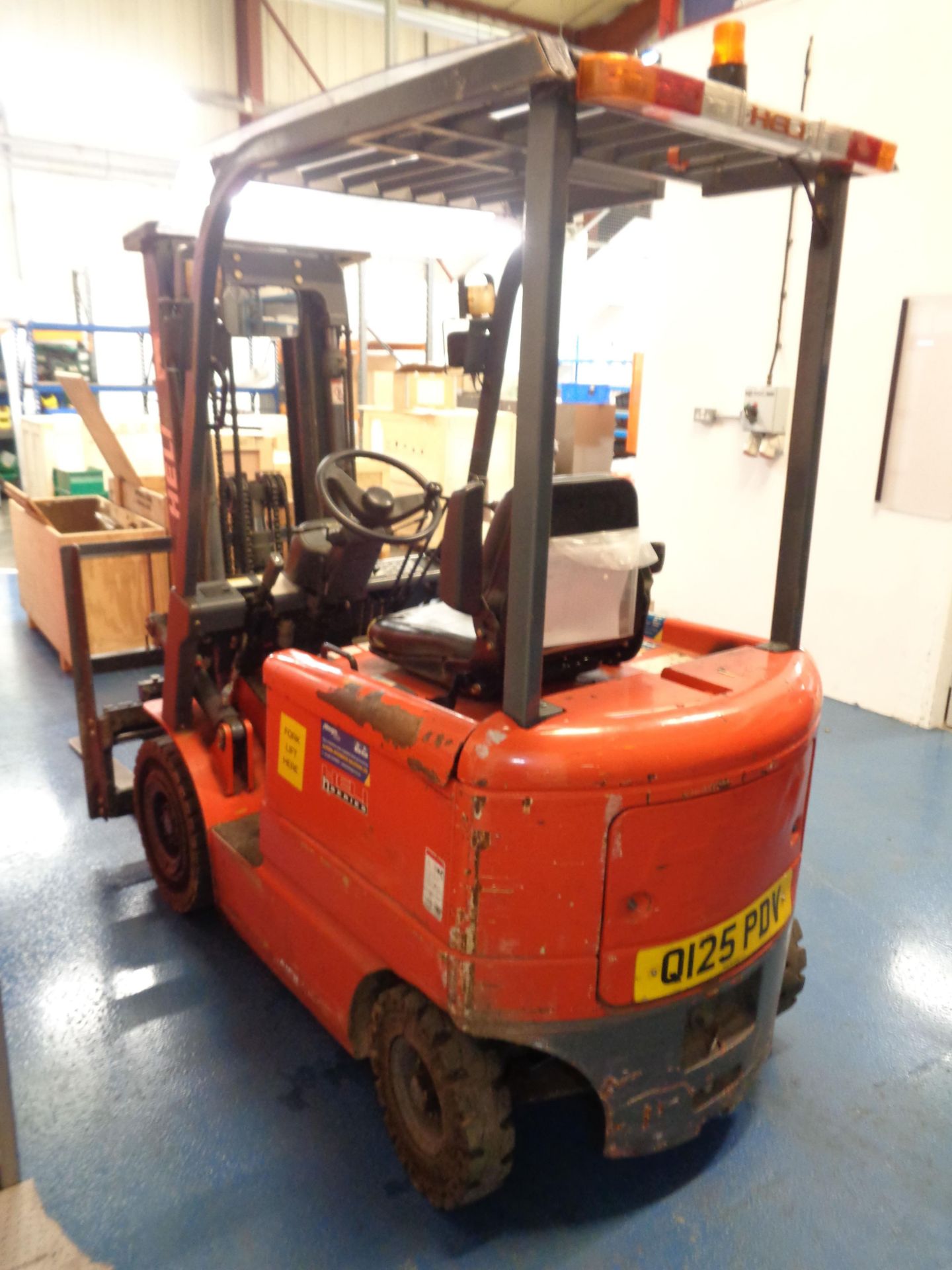 Heli HFB18 battery operated triplex mast forklift truck with side shift serial no. K0410 (2010) - Image 4 of 9