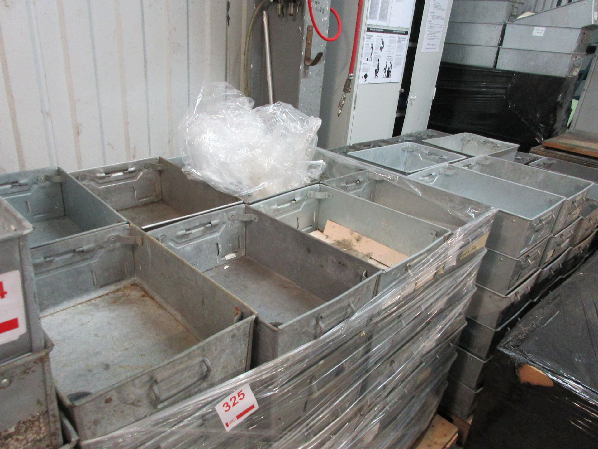 Quantity of tote pans - Image 2 of 3