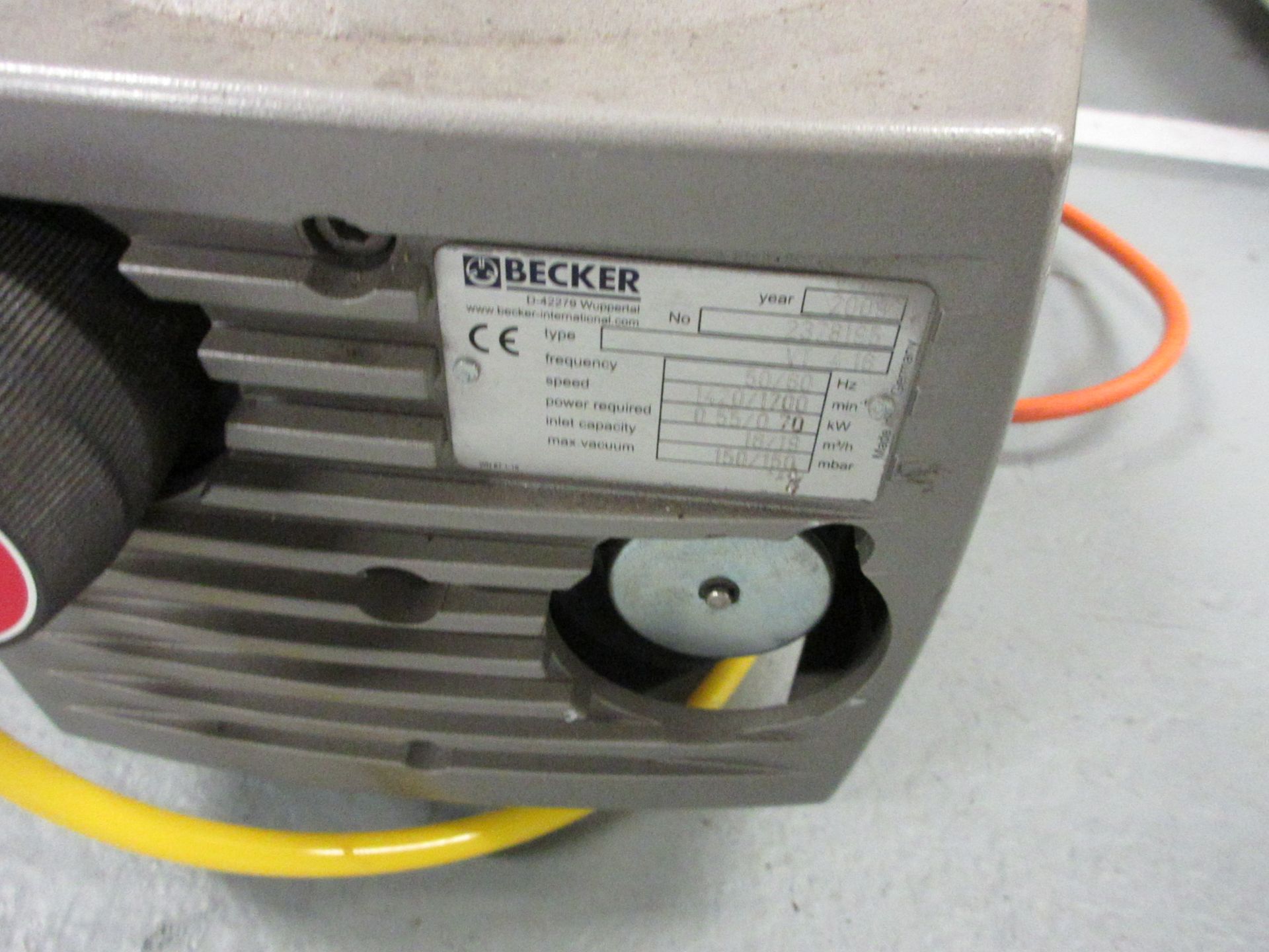 Becker vacuum pump, type VT4.16, serial no. 2378195 inlet capacity 16/19, max vacuum 150/150mbar ( - Image 2 of 3