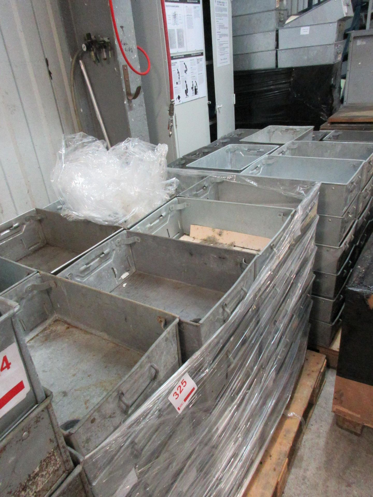 Quantity of tote pans