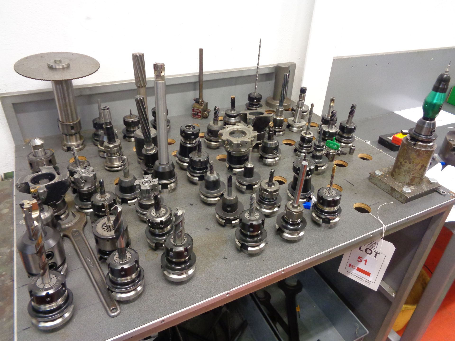 Rack and assorted machine tool holders & assorted bits - Bild 2 aus 4