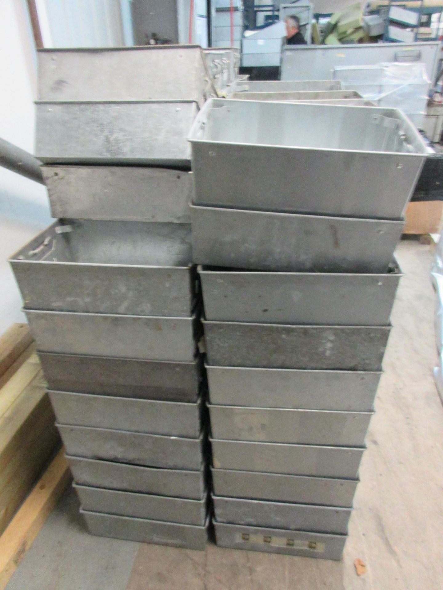 Quantity of tote pans - Image 3 of 4