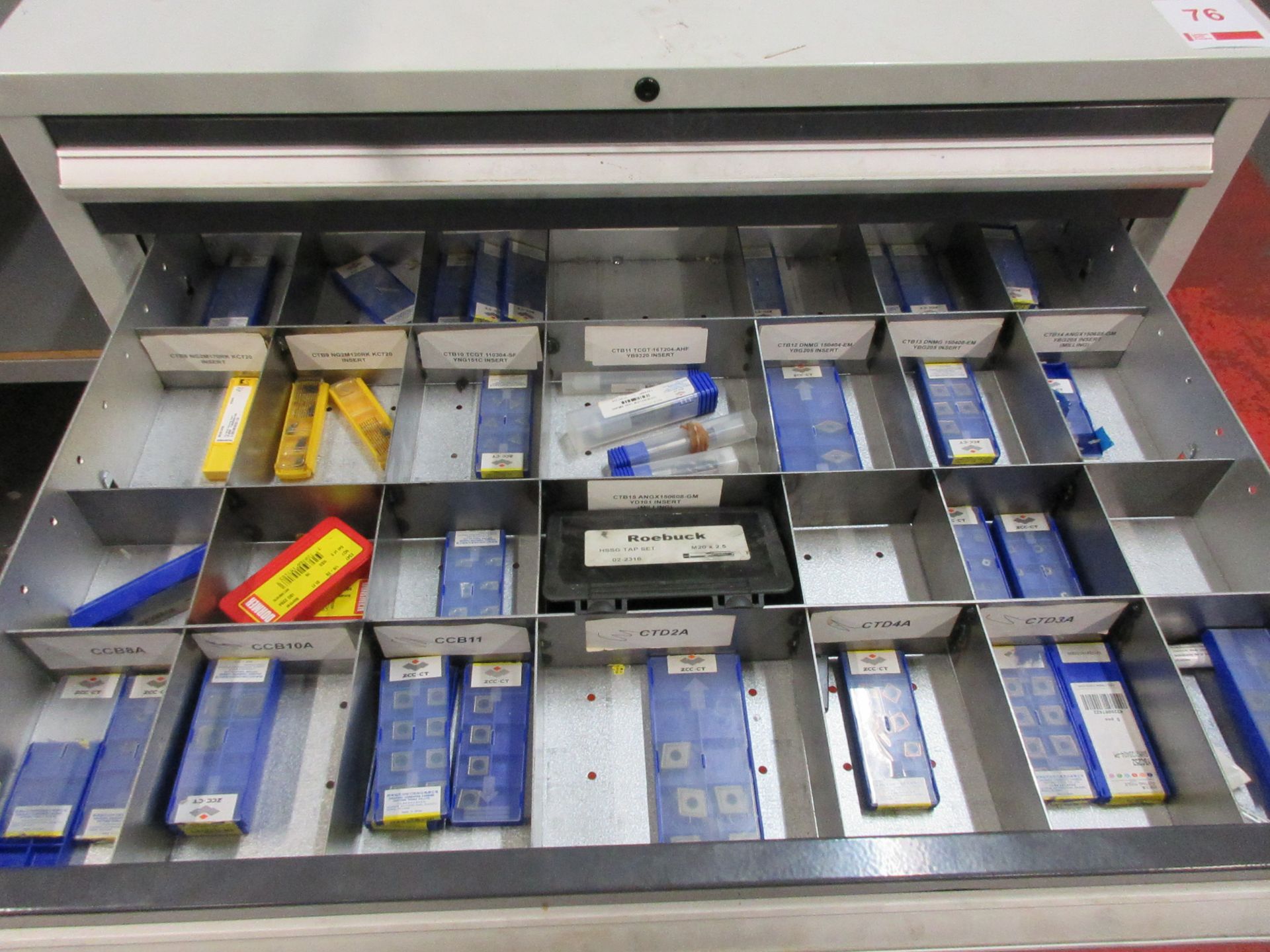 Metal multi-drawer tools cabinet, 900 x 650 x height 840mm with contents, including tips, cutting - Image 2 of 9