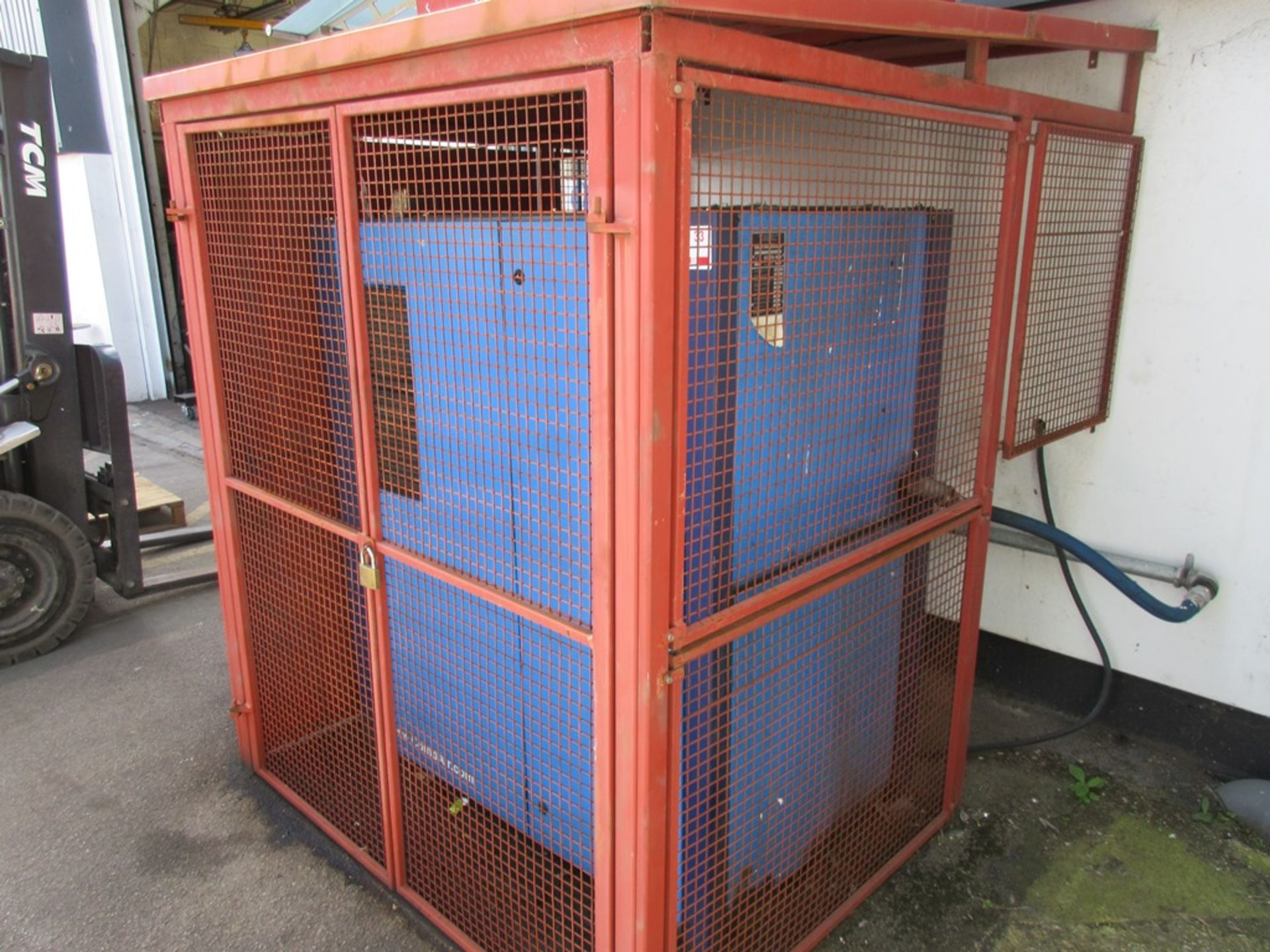 Metal 3 sided pre-primed safety cage, single door, 1.6m x 1850mm (excluding compressor) - Image 2 of 3