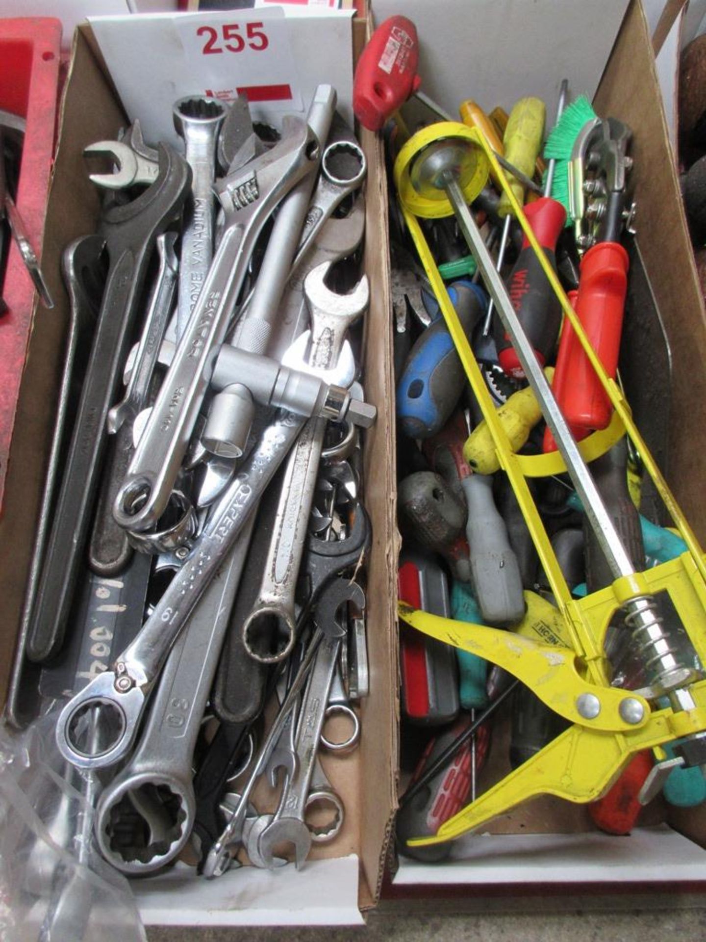 Quantity of assorted hand tools