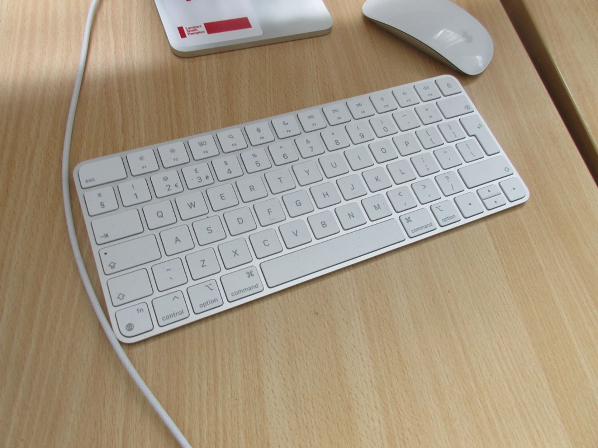 Apple iMac with keyboard, mouse - Image 2 of 3