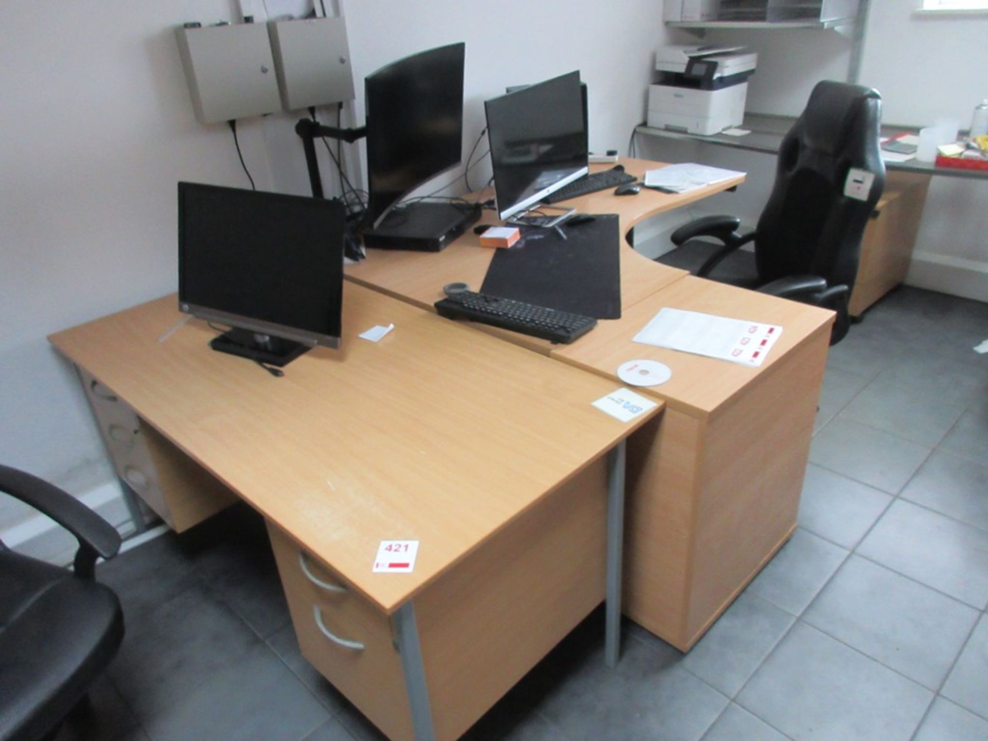 Light wood effect Corner workstation with 2 pedestals, double pedestal desk, metal 6-drawer cabine