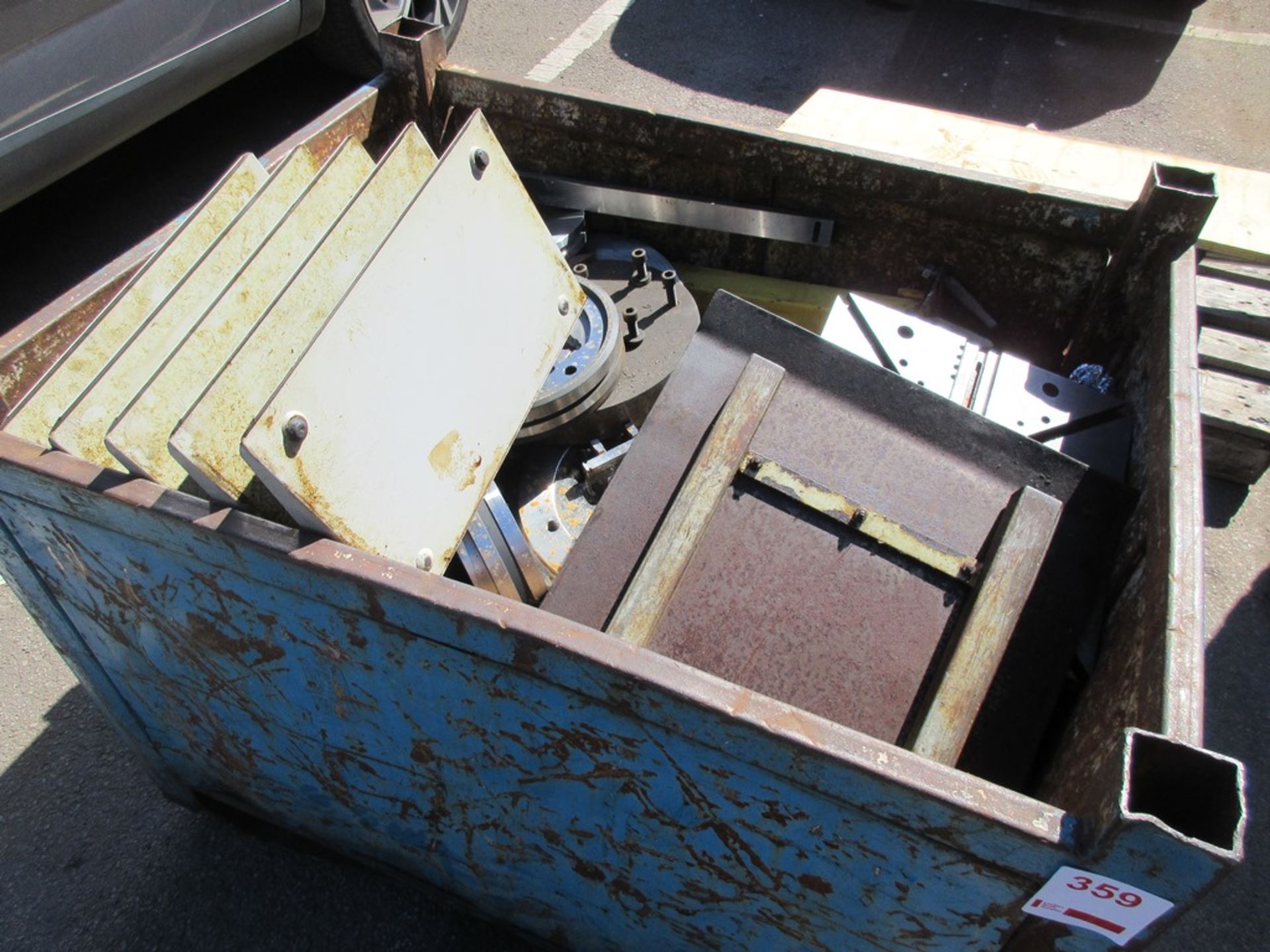 Stillage of assorted scrap including dies etc., approx weight 1050kg (excluding stilage)