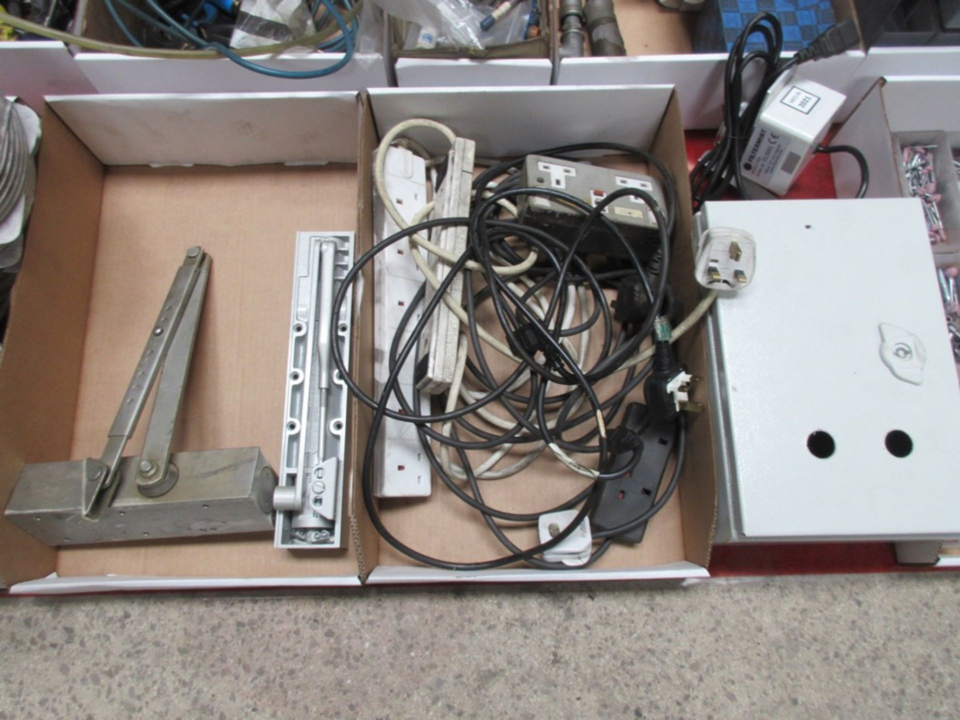 Assorted electrical junction boxes - Bild 2 aus 3