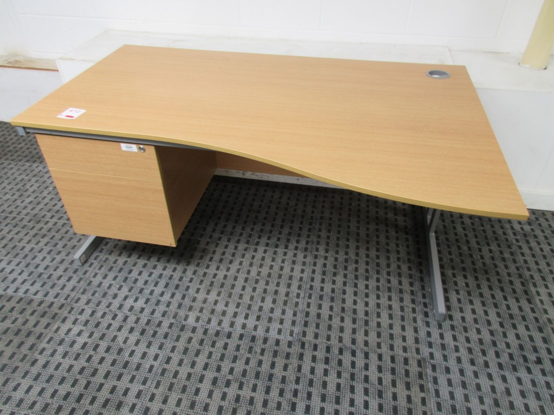 Light wood effect Single pedestal desk with 2 straight desks