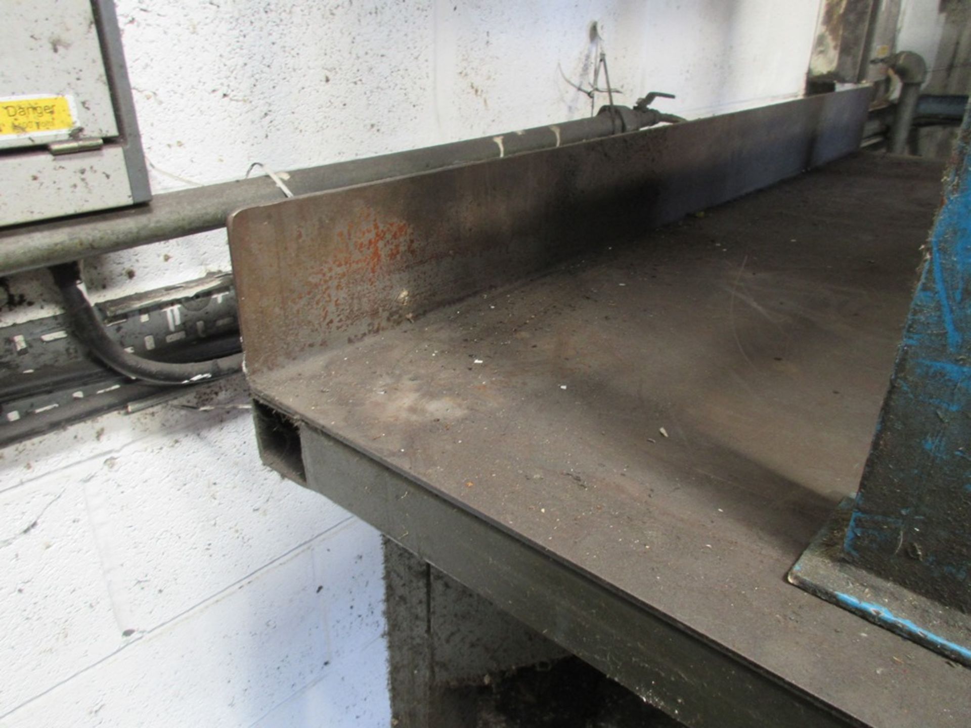 Metal work bench, 1.2m x 1m - Image 2 of 3