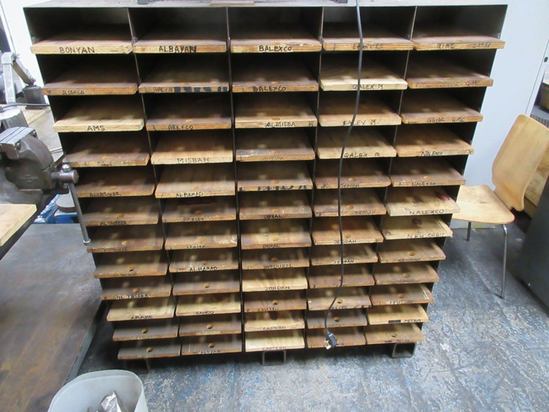 Four assorted steel frame single shelf racks - Bild 6 aus 7