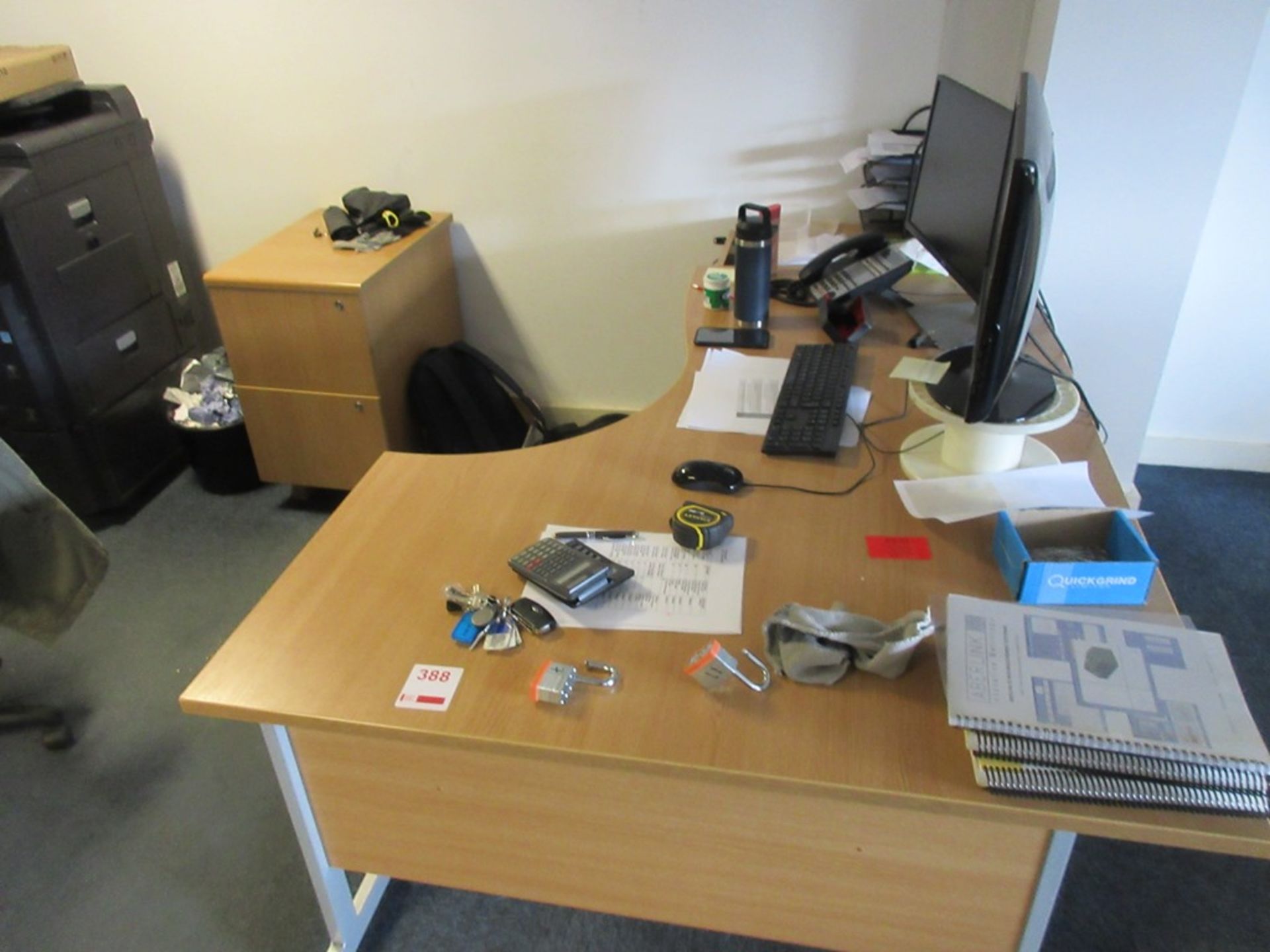 Light wood effect Corner workstation, two pedestals, swivel chair - Image 2 of 3