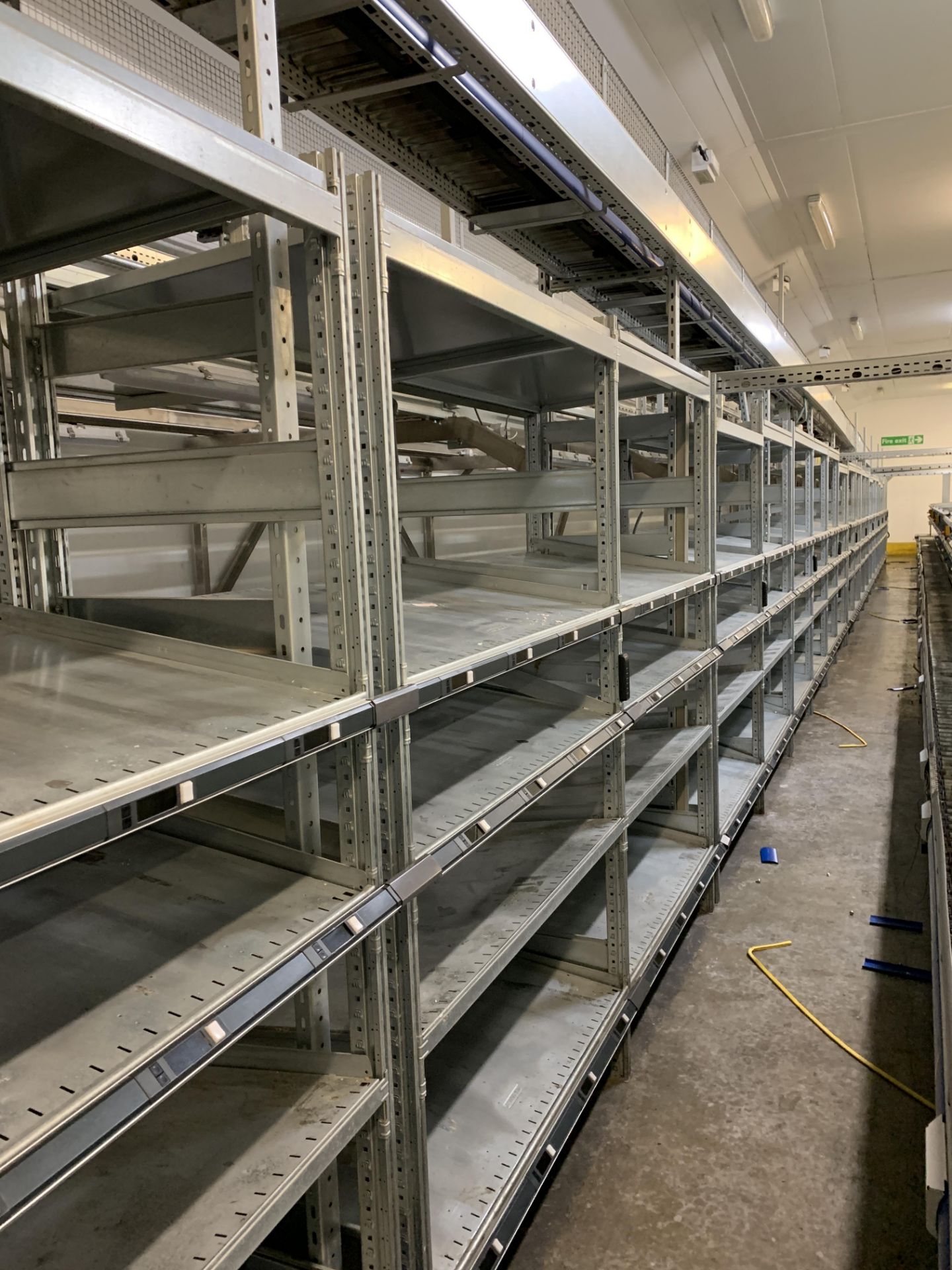 Twenty two bays of gravity slide modular racking bays - Bild 2 aus 3