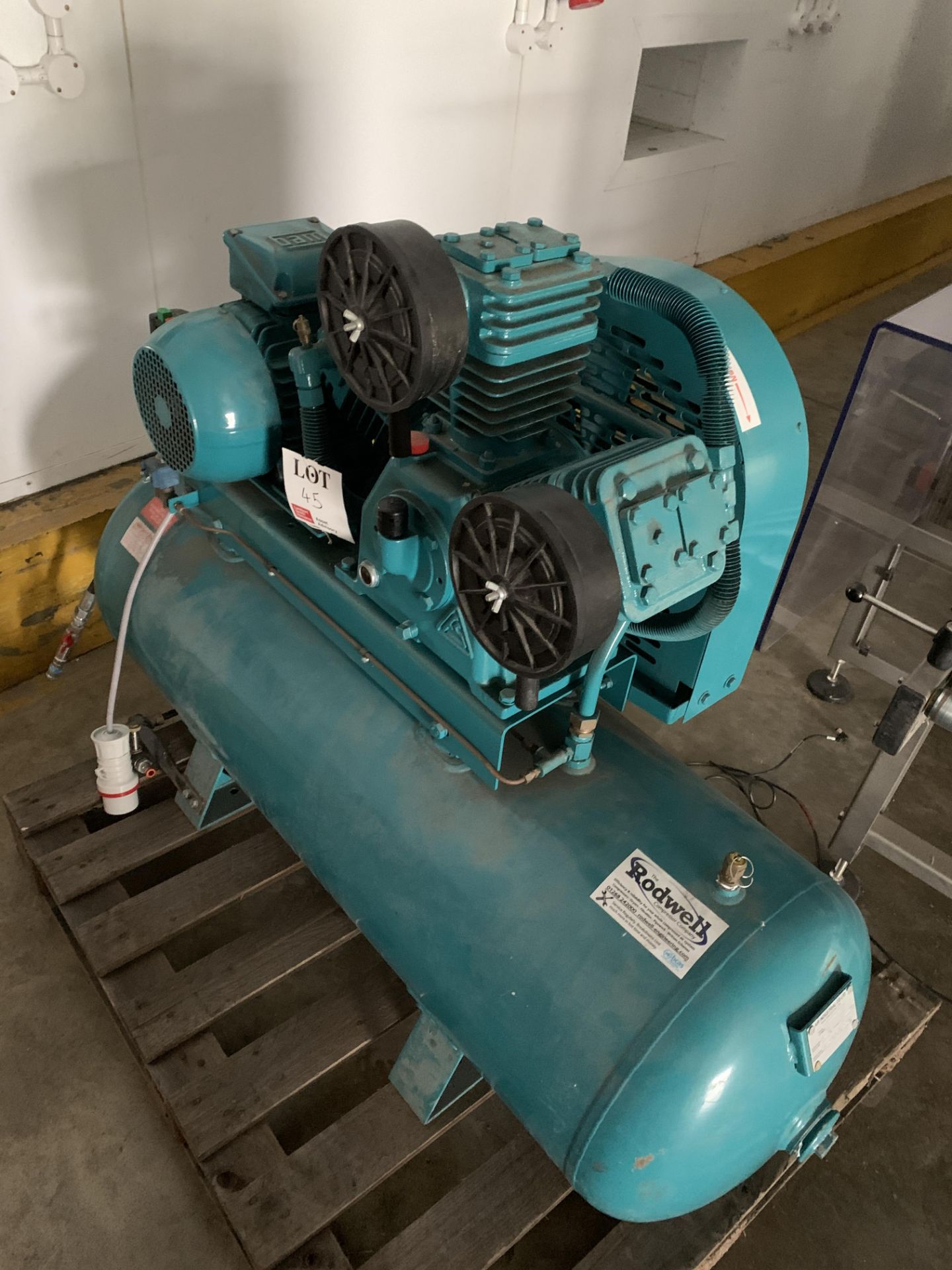 Air Industrial Co 200L industrial compressor