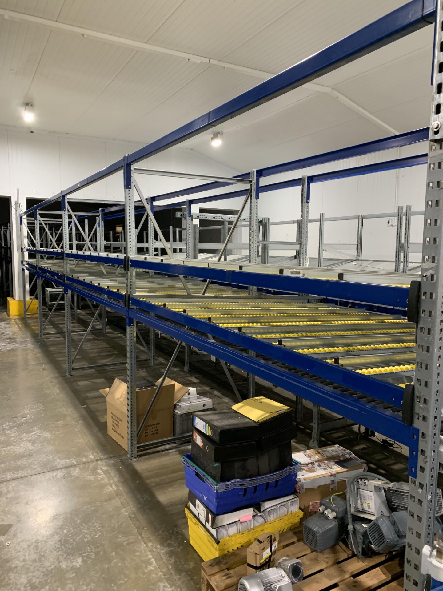 Eight bays of 2.7m gravity flow racking - Image 2 of 4