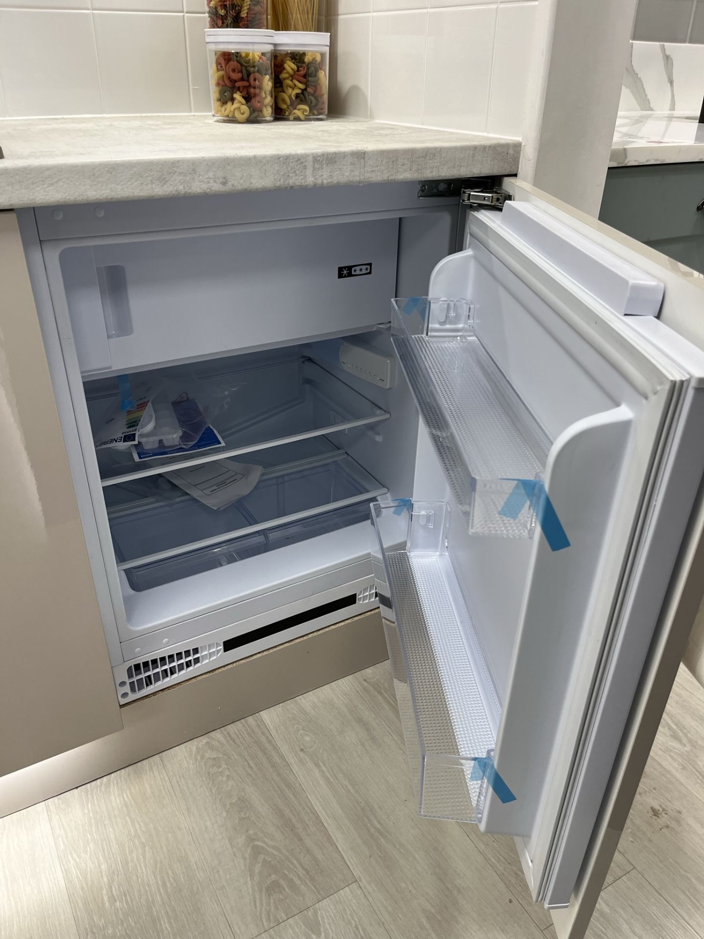 Prima LPR132A1 60cm integrted refrigerator